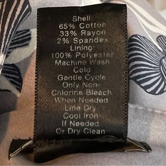 Ann Taylor Factory Gray Floral Skirt Size 2 Lined with a 5-1/2” Back Spl… - Picture 10 of 10